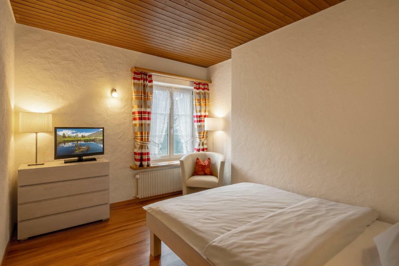 Neuhaus Golf- & Strandhotel Unterseen Екстер'єр фото
