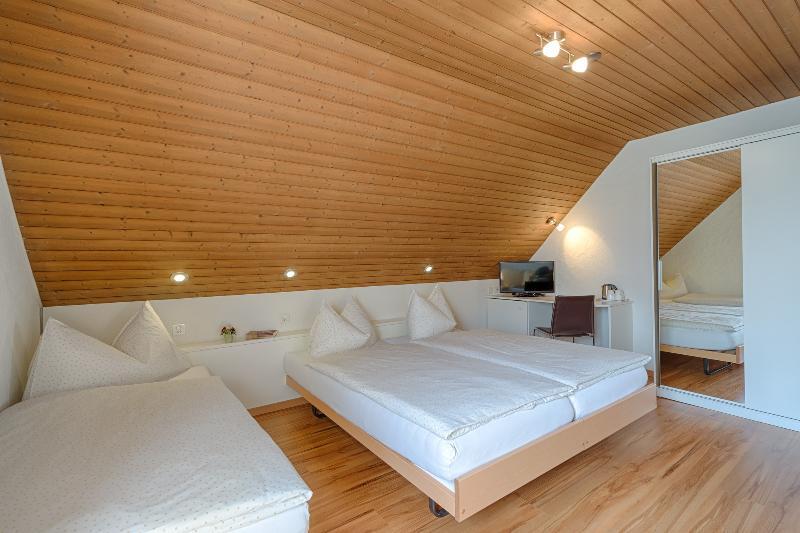 Neuhaus Golf- & Strandhotel Unterseen Екстер'єр фото